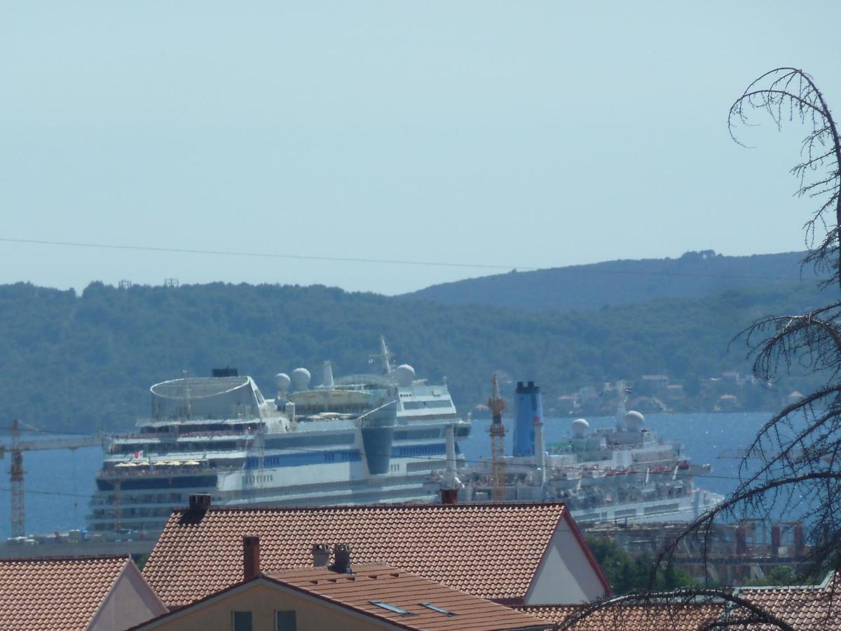 Aurora Apartman *